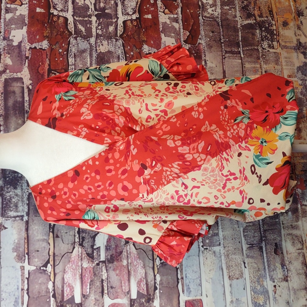 Umgee Floral Print V Neck Top